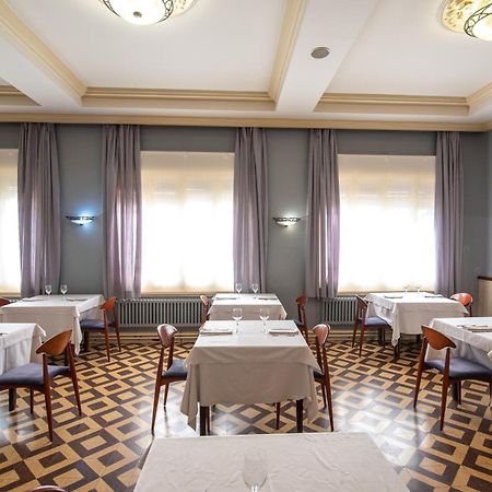 Hotel Robert La Pobla de Claramunt Экстерьер фото