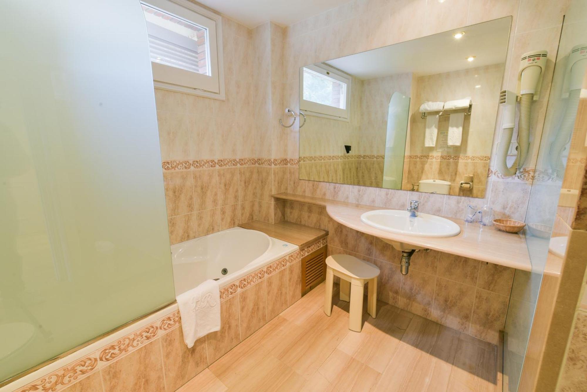 Hotel Robert La Pobla de Claramunt Экстерьер фото