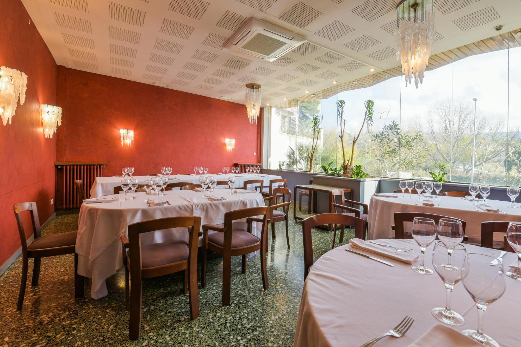 Hotel Robert La Pobla de Claramunt Экстерьер фото
