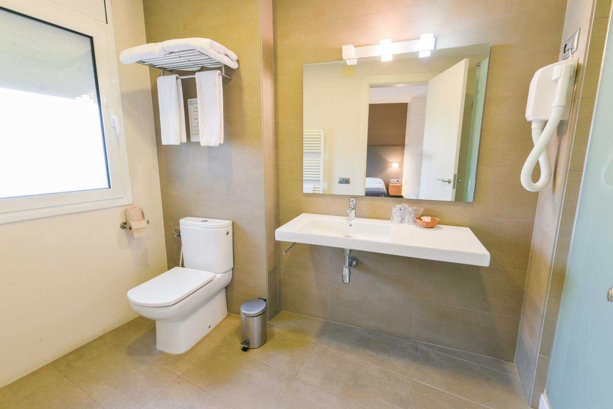 Hotel Robert La Pobla de Claramunt Экстерьер фото