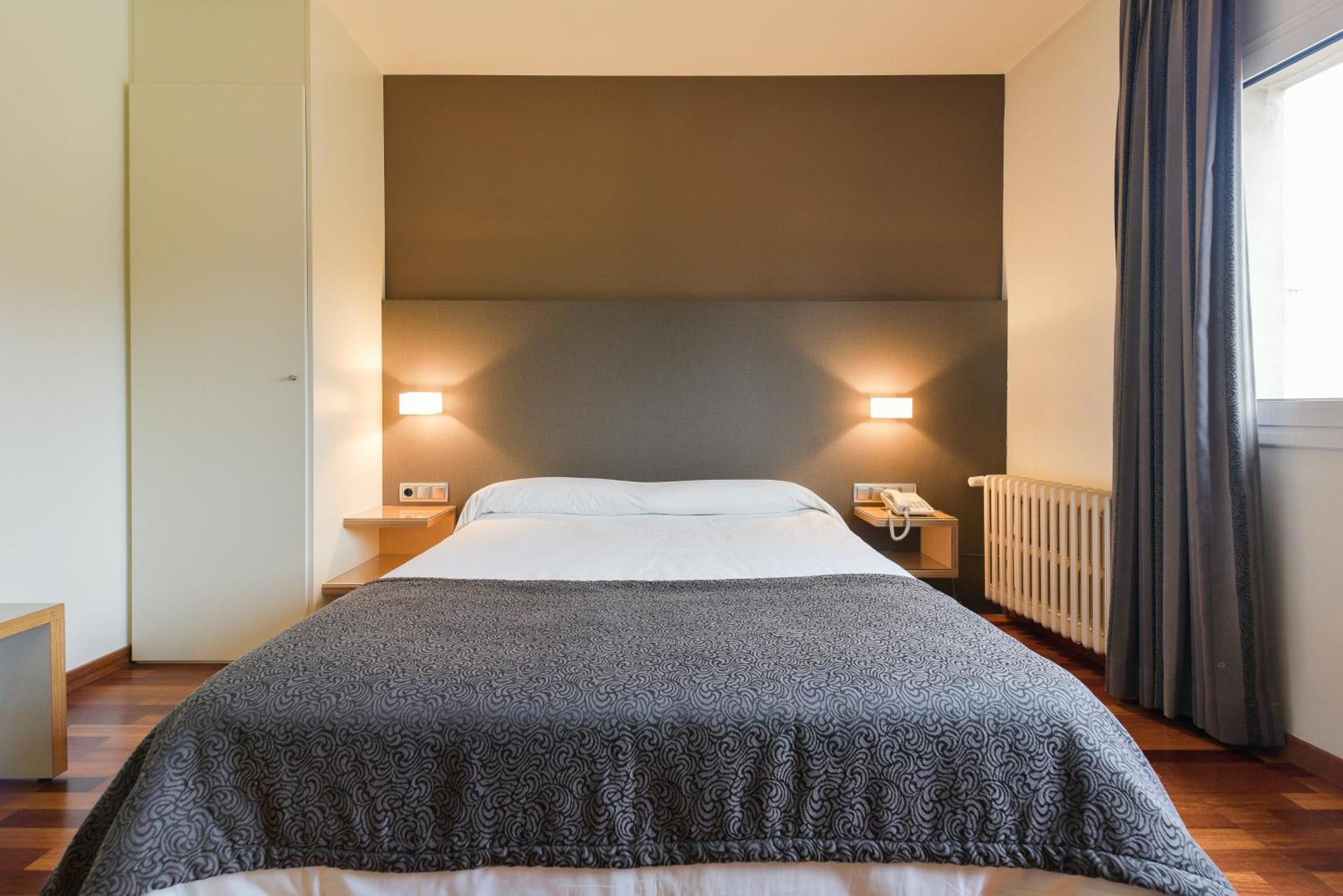 Hotel Robert La Pobla de Claramunt Экстерьер фото
