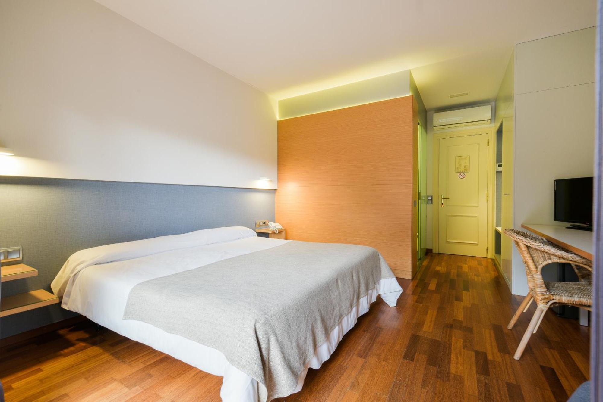 Hotel Robert La Pobla de Claramunt Экстерьер фото